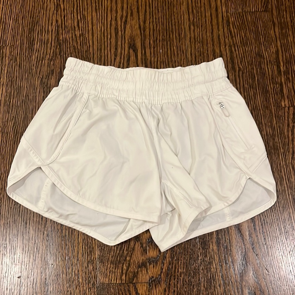 Lululemon white track that shorts, size 4, 4”
